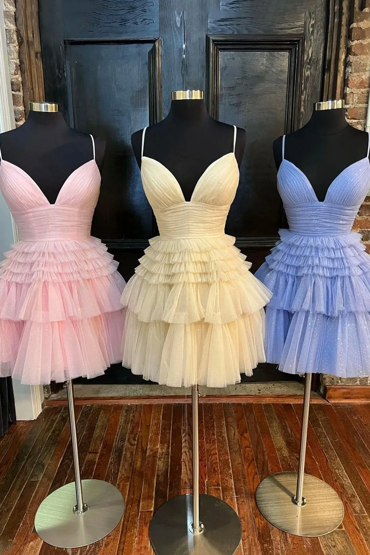 Cute Tulle V-Neck Short Prom Dress A-Line Homecoming Party Dress